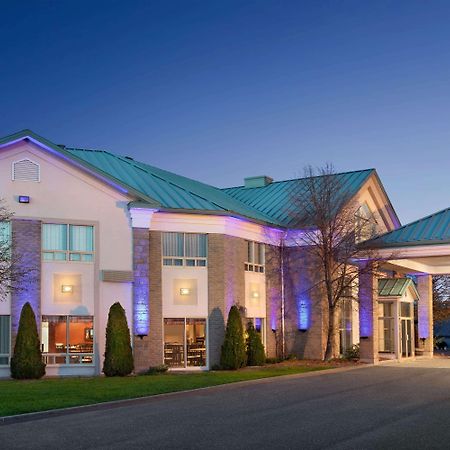 Days Inn By Wyndham Montmagny Ngoại thất bức ảnh
