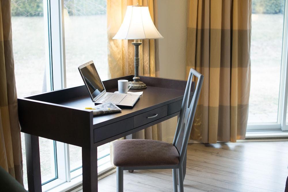 Days Inn By Wyndham Montmagny Ngoại thất bức ảnh