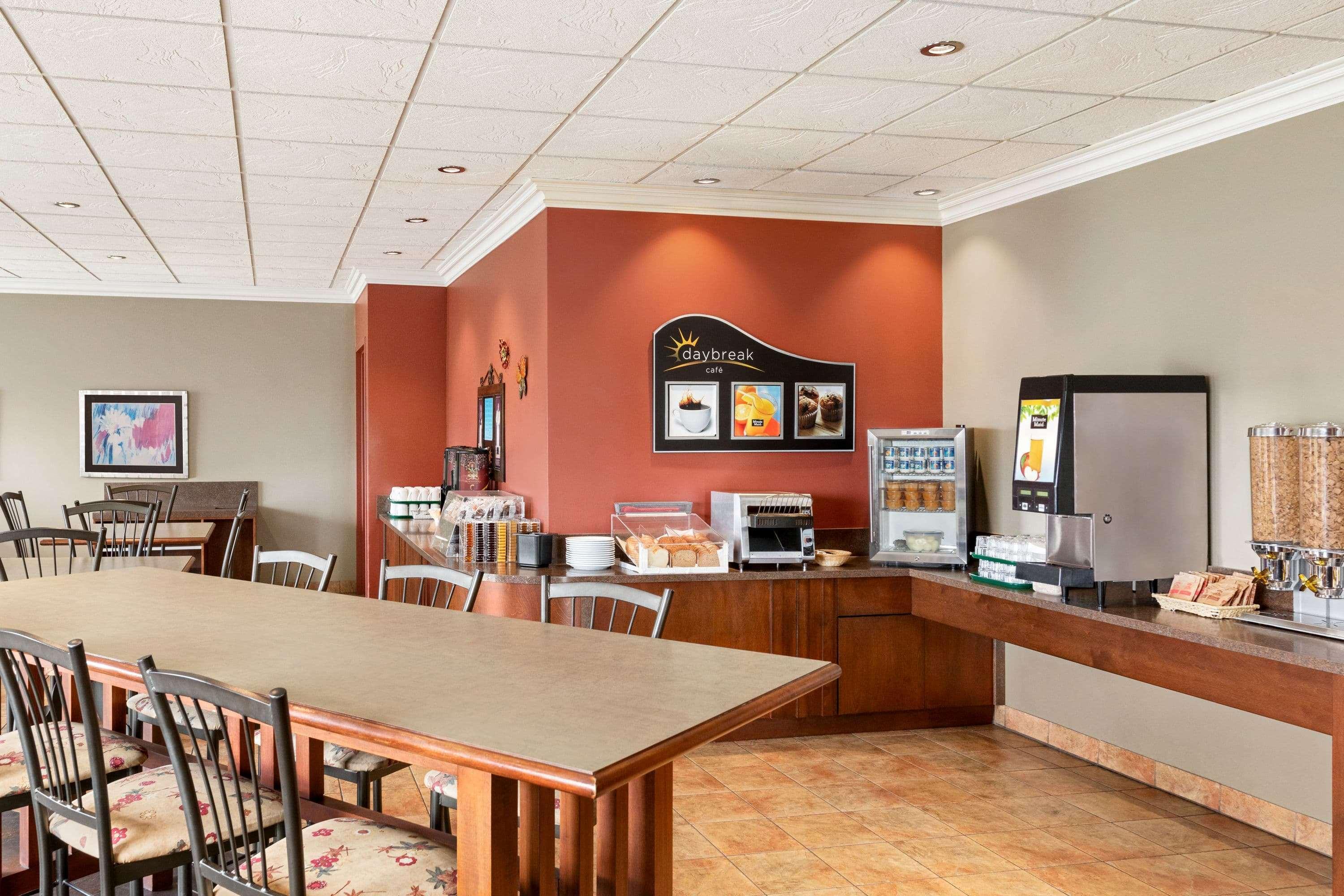 Days Inn By Wyndham Montmagny Ngoại thất bức ảnh