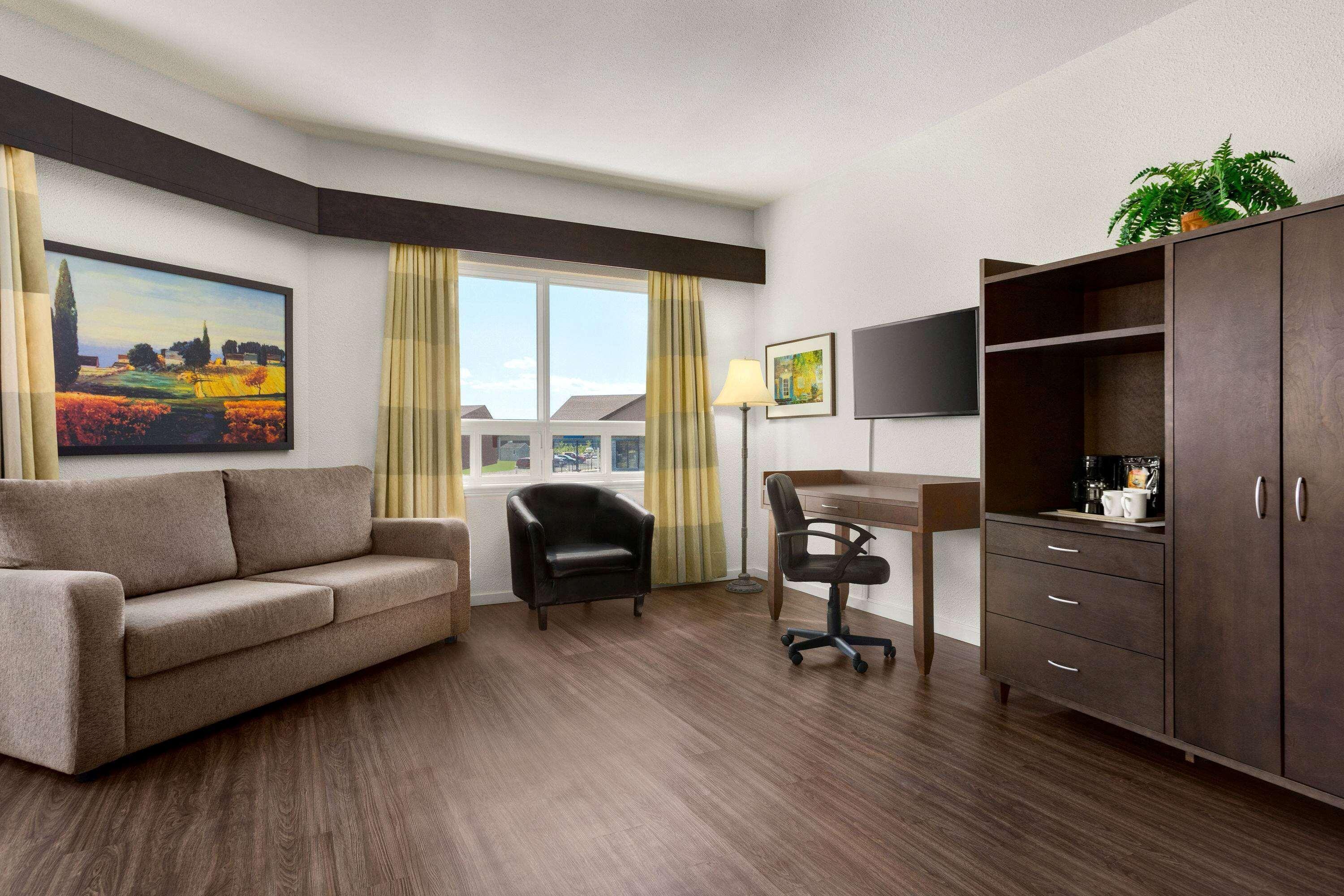 Days Inn By Wyndham Montmagny Ngoại thất bức ảnh
