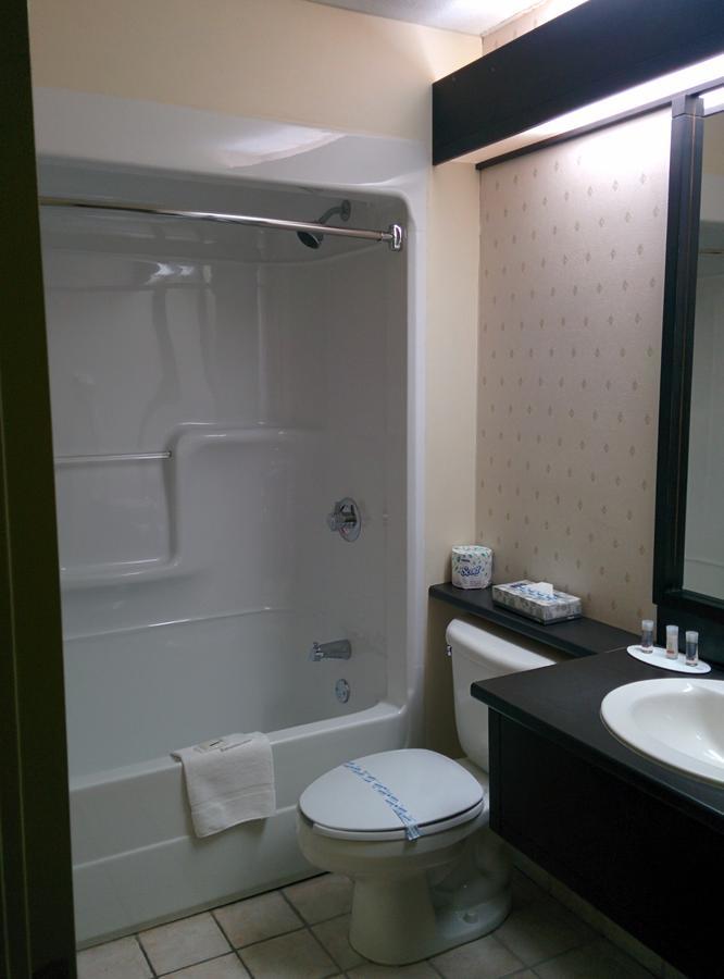 Days Inn By Wyndham Montmagny Ngoại thất bức ảnh