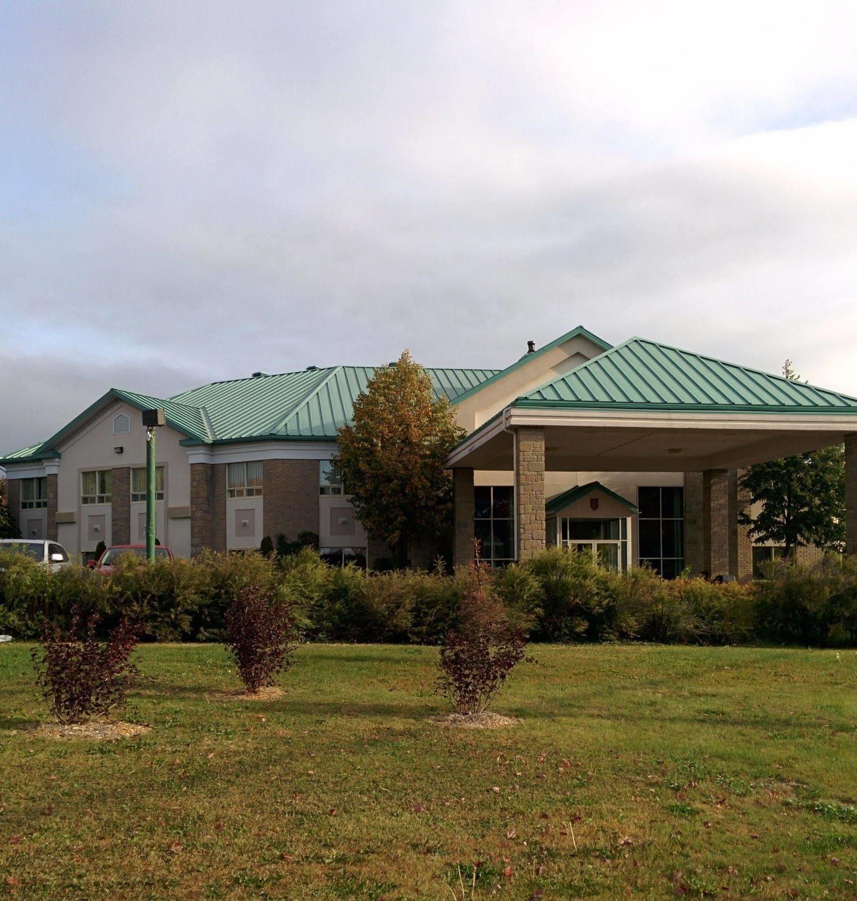 Days Inn By Wyndham Montmagny Ngoại thất bức ảnh